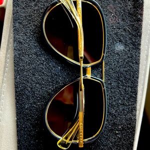 Selling these $400 Gucci glasses I bought I never wear them asking $100